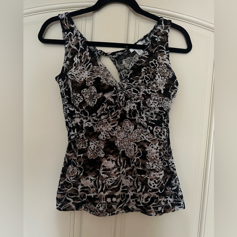 Flowered lace Cache top